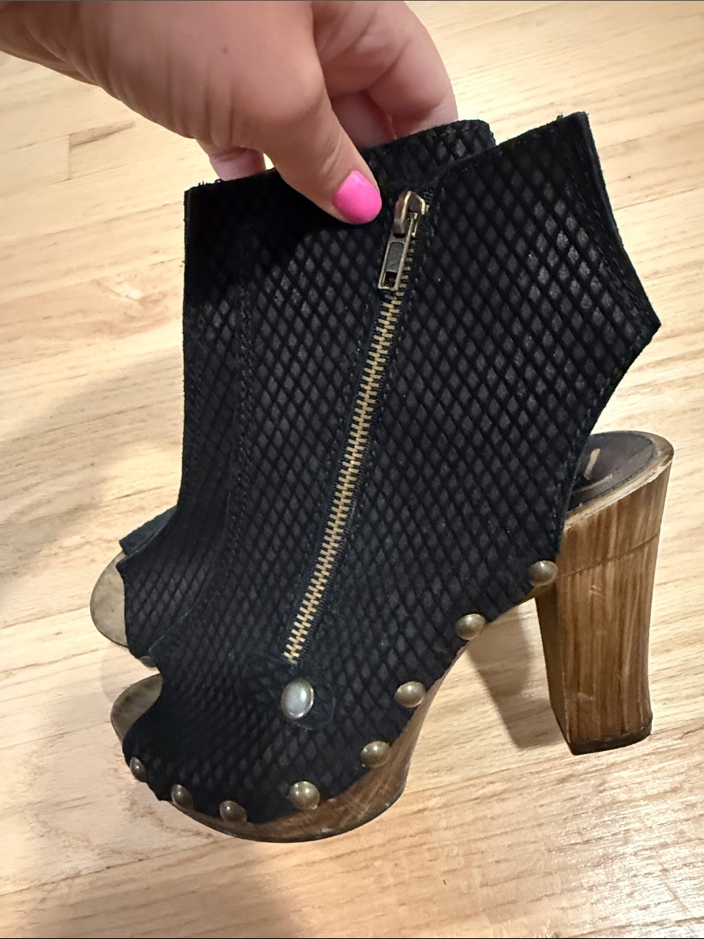 Pixy Women’s Black Textured Open-Toe Slingback Heels with Decorative Zipper